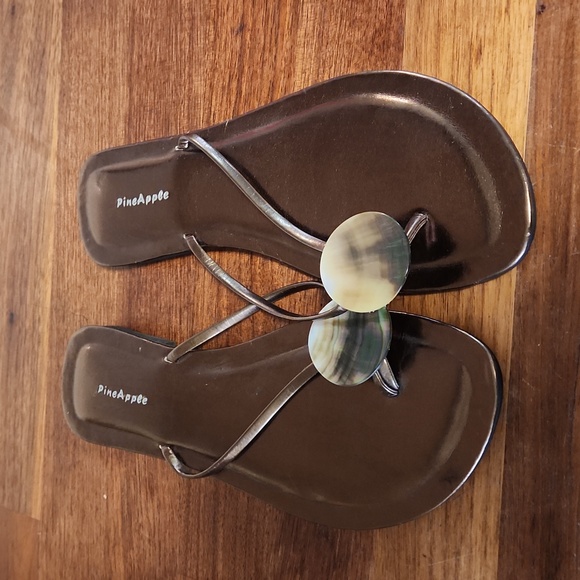 💙10 For $20 Pineapple flip flops - Picture 1 of 4